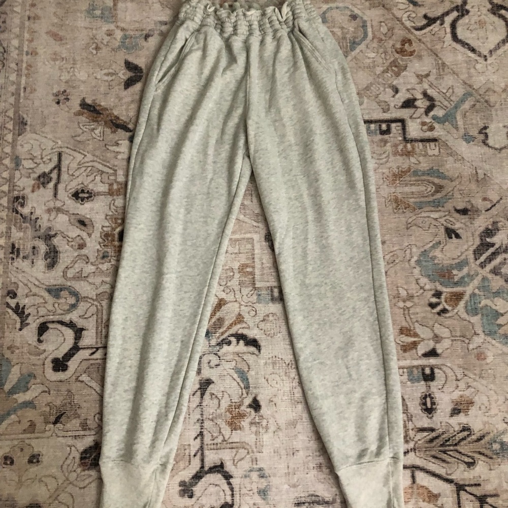 Soft Abercrombie and Fitch small heather grey skinny tapered sweatpants euc